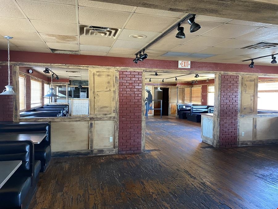 FULL SERVICE RESTAURANT ON GLENSTONE