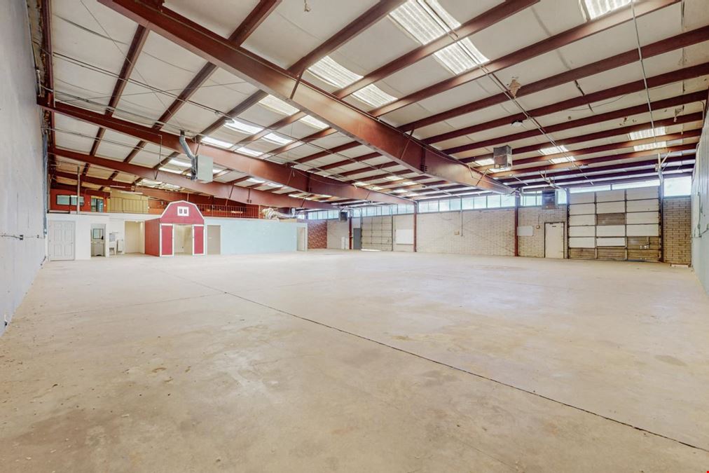 Academy Pkwy Warehouse with 0.44 acres of Gated and Paved Yard