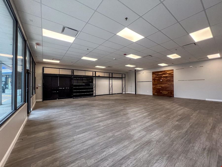 High-Visibility Retail, Showroom & Flex Space Near I-90