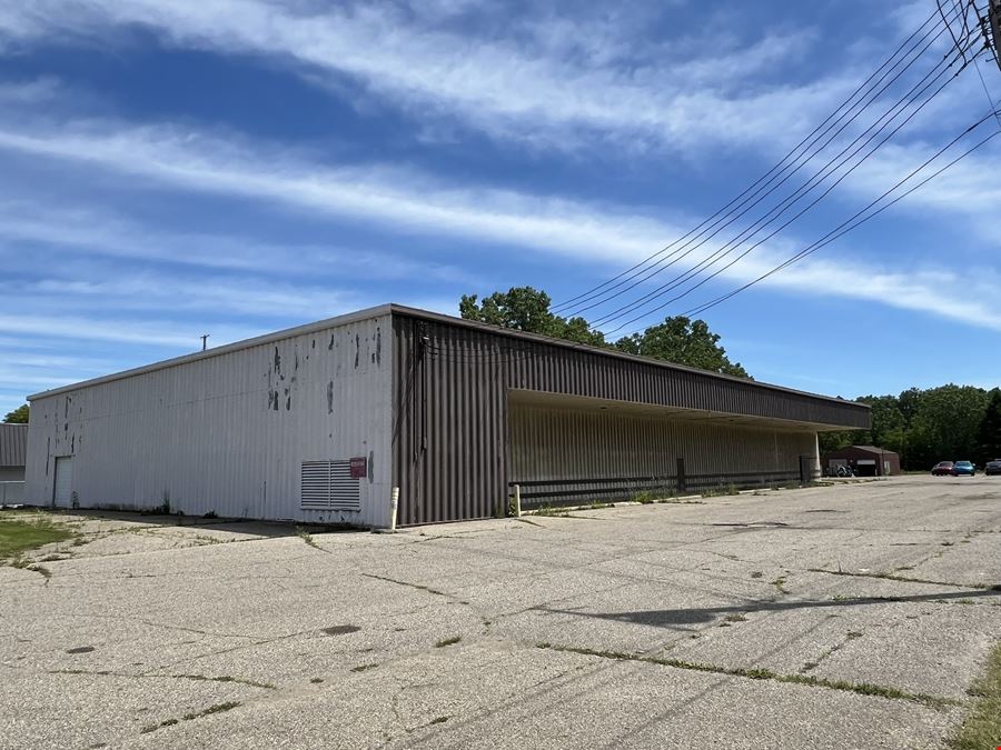 Single Tenant Light Industrial/Retail Building