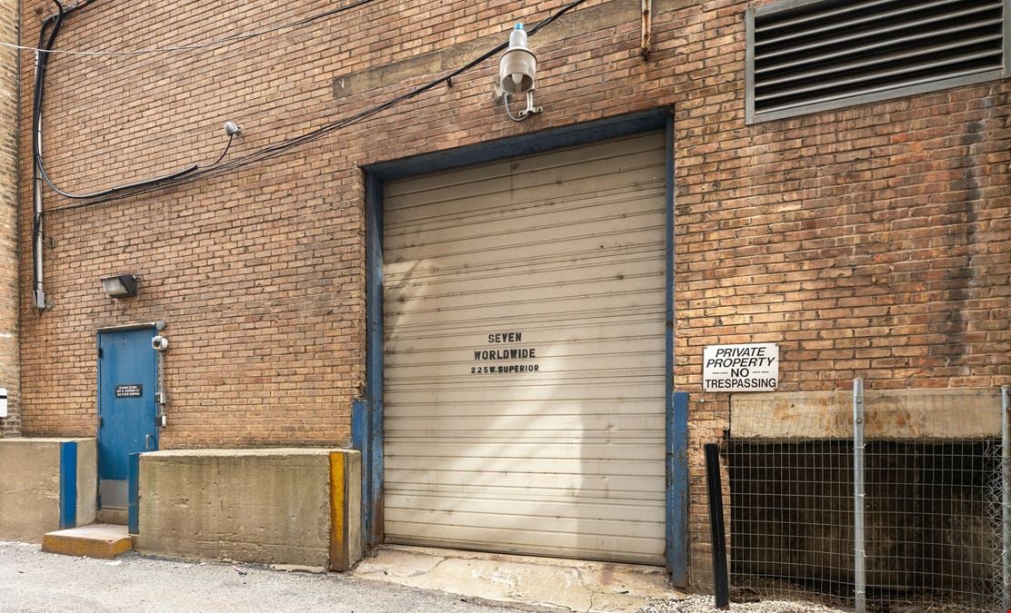 225 W Superior St