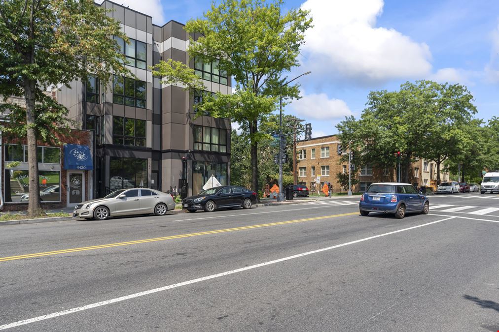 Retail Property Fit for Medical office, Dental Practice, Urgent Care, Coffee Shop, Fitness Center, Furniture Store