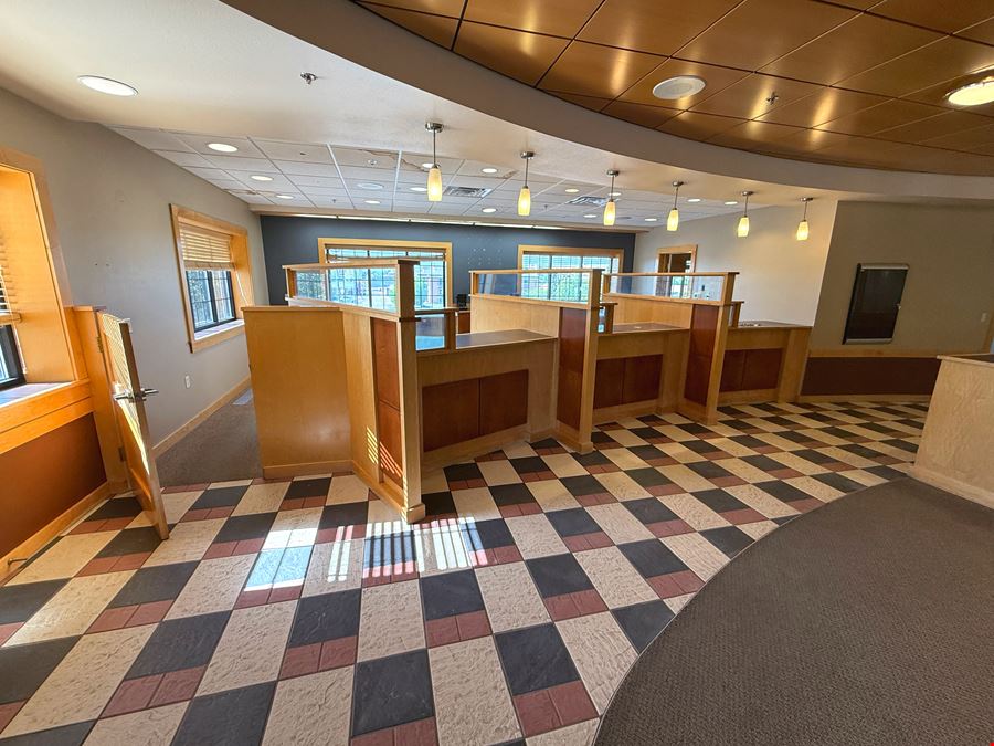 207 E Front Ave, Main Floor