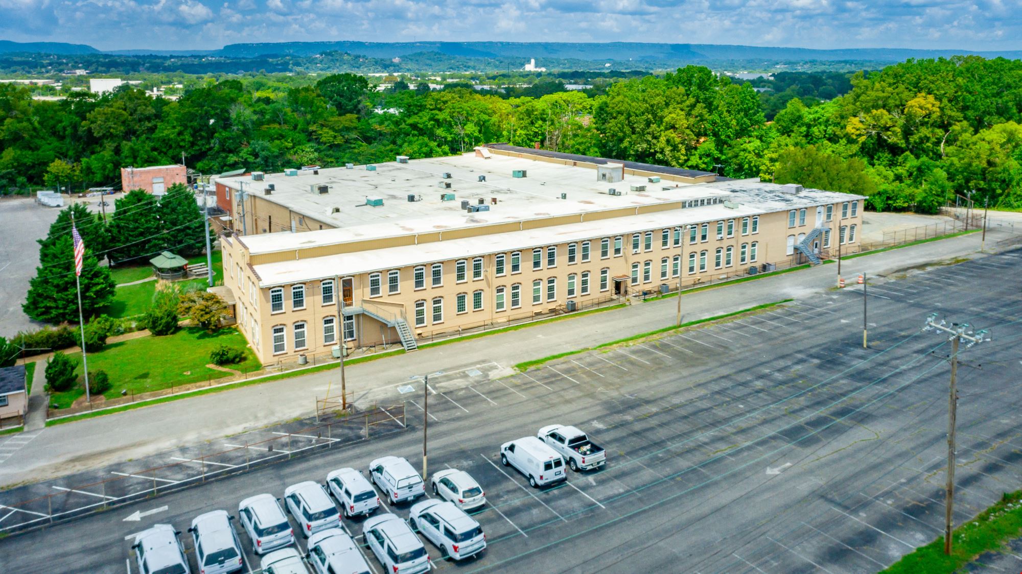 2001 N Chamberlain Ave Industrial and Office Mixed 147,302 SF on 11.59 Acres
