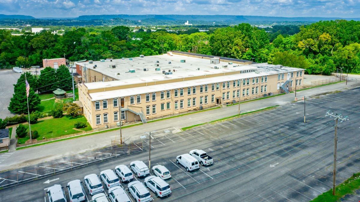 2001 N Chamberlain Ave Industrial and Office Mixed 147,302 SF on 11.59 Acres