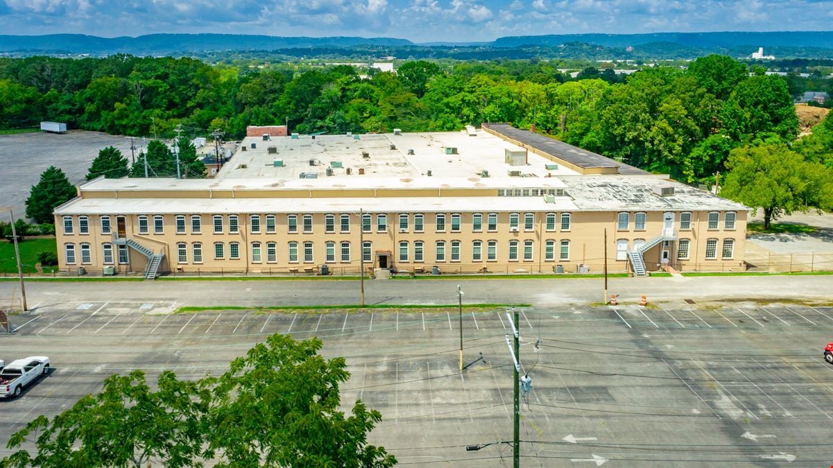 2001 N Chamberlain Ave Industrial and Office Mixed 147,302 SF on 11.59 Acres