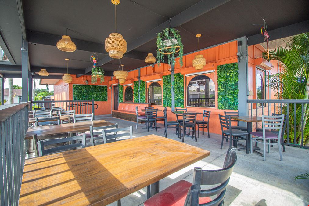 Turnkey Restaurant with Great Visibility in North Fort Myers