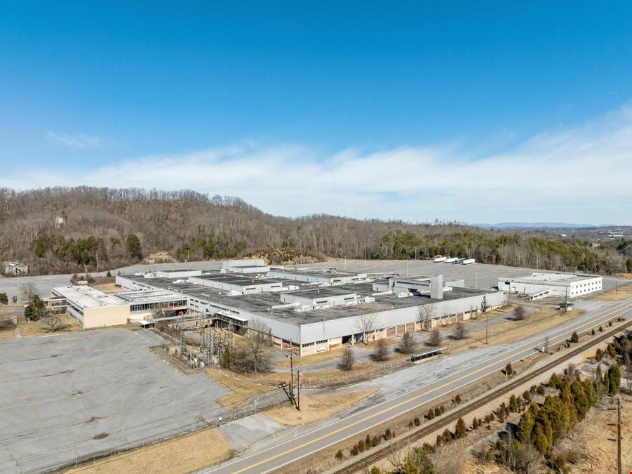 Industrial Redevelopment Opportunity | 660,000 SF / ~ 40 Buildable Acres