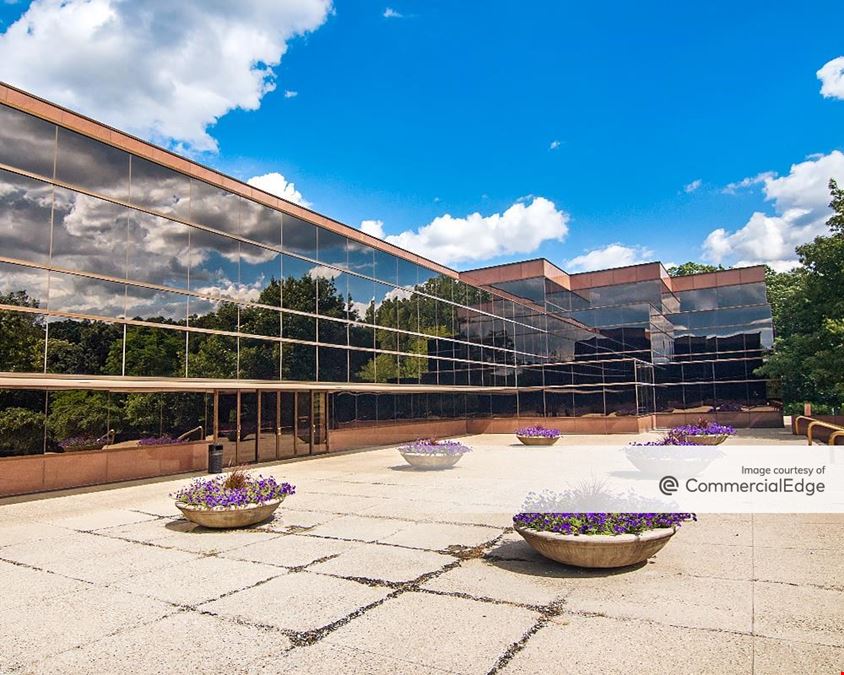 100 Bloomfield Hills Pkwy