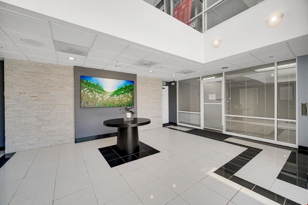 1S443 Summit Ave, Oakbrook Terrace, IL 60181
