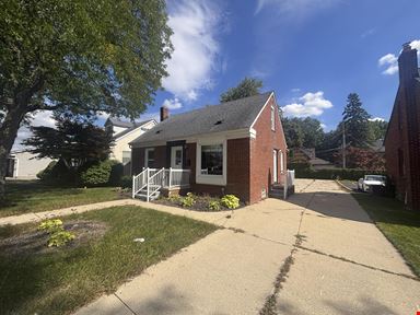 1013 S Main St
