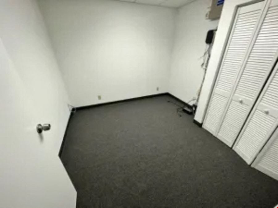 1514 SF Suite 125 Professional and Medical Office Space