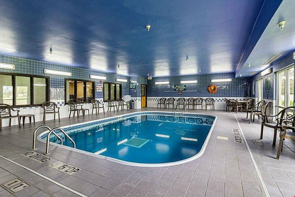 Econolodge by Choice Hotels (Combined with Super 8 by Wyndham in Luverne, MN)