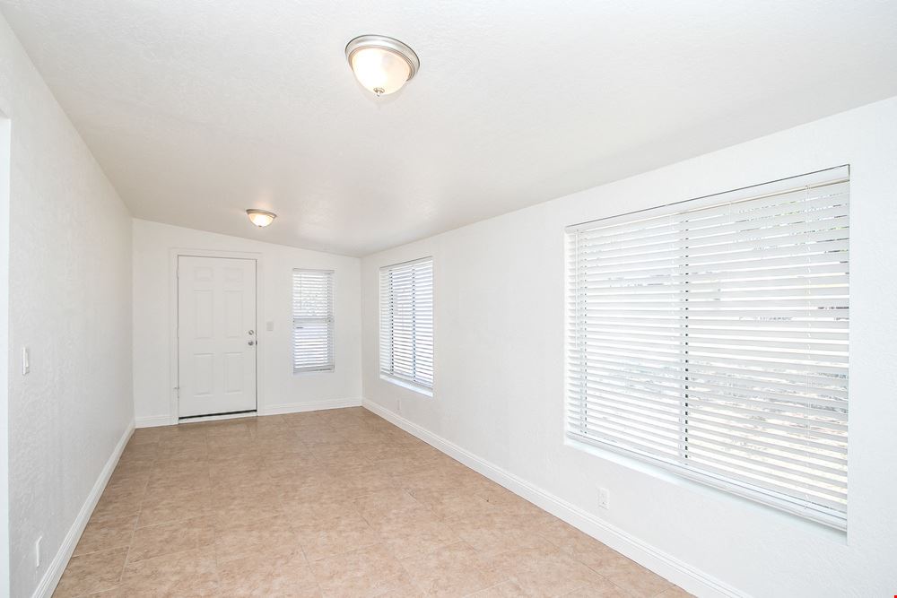 1905 S Old Greenfield Rd