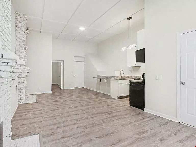 117 W Saratoga