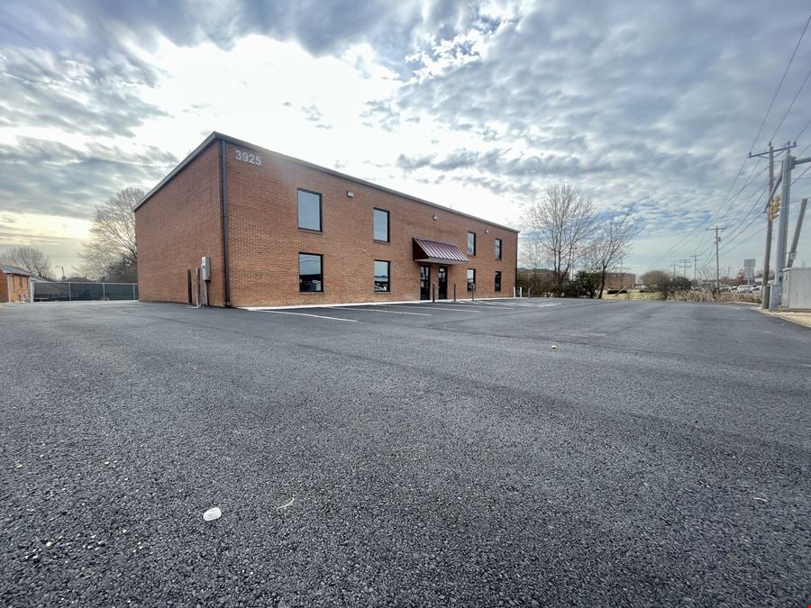 Six Bay Shop Building for Sale/Lease: Former Bennett's Front End Service