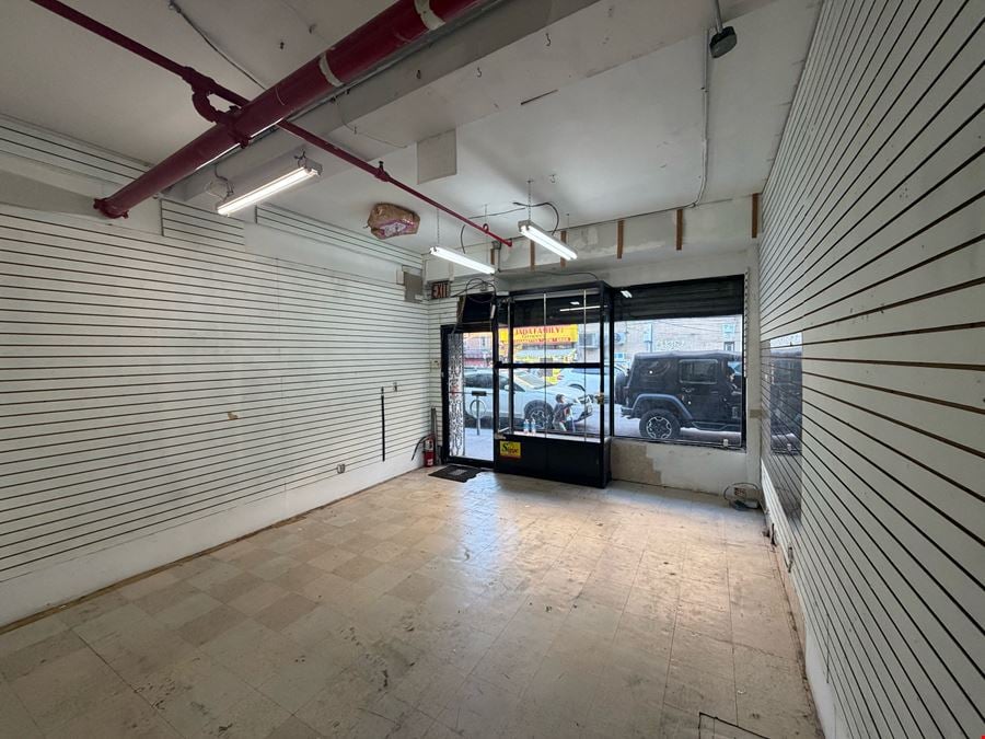Retail space for lease in Prime Corona location