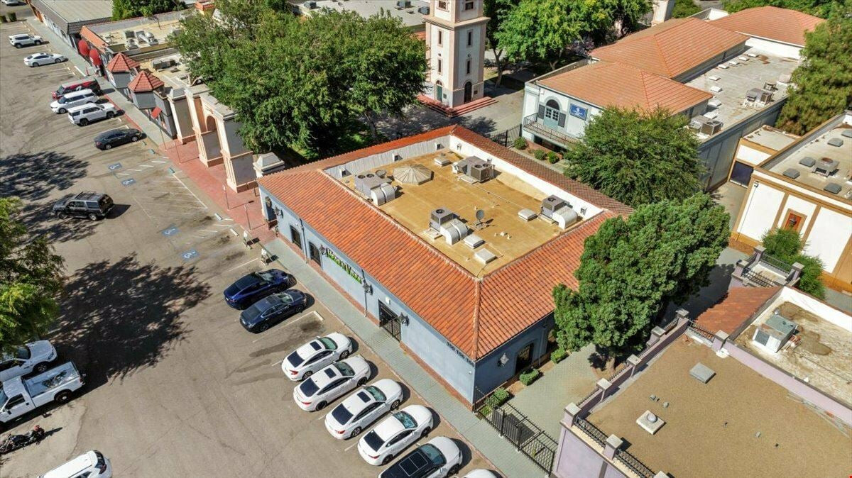 ±1,596 SF Retail Space in Central Tulare, CA