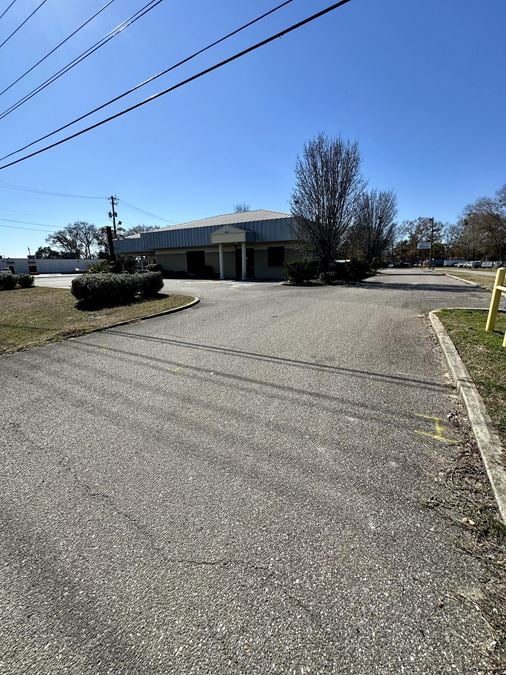 Former Bank Building on US-90