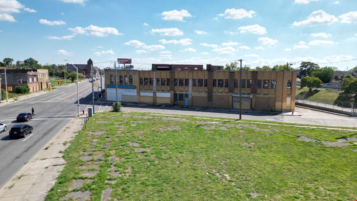 8461 Grand River Ave