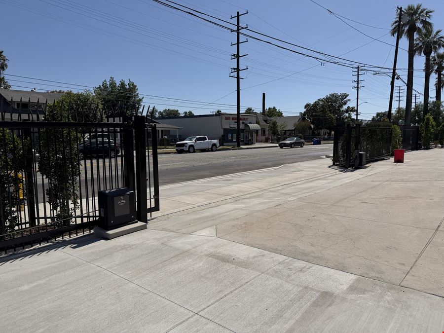 958 W Rialto Ave