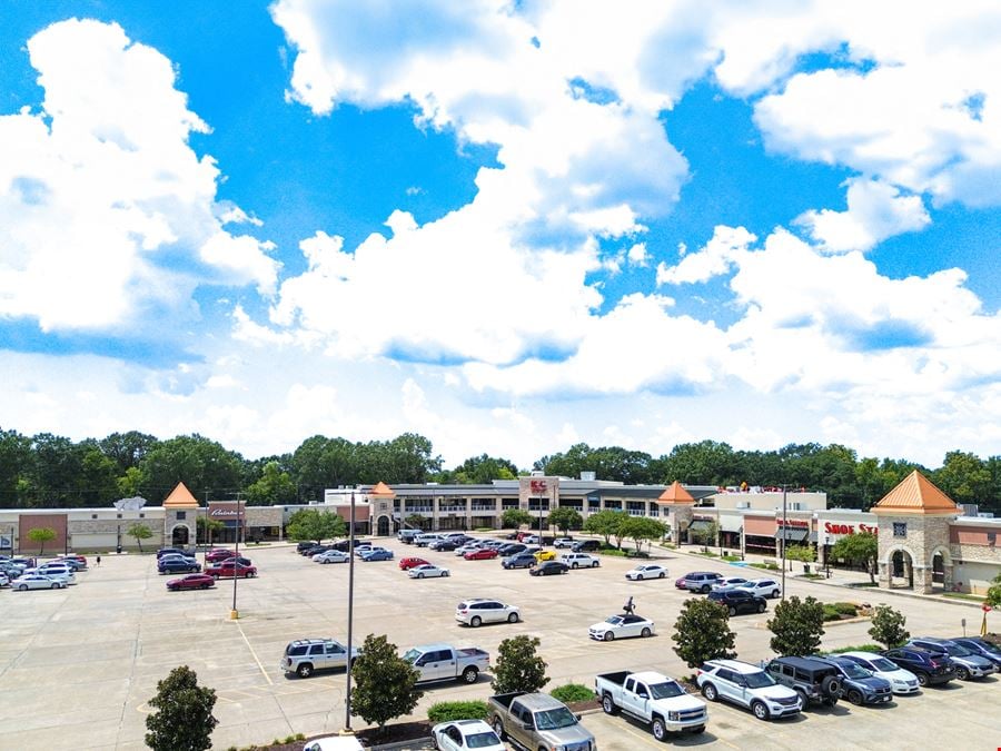 Hammond Aire Plaza: Highly Visible and Grocery-Anchored Retail