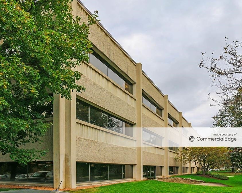 Servicer Sale: Milwaukee MSA Office | Executive Center IV