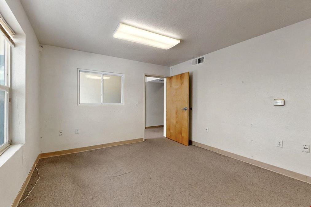 Paseo Area Office/Warehouse – Gated Yard + 3-Phase Power + Drive In Door