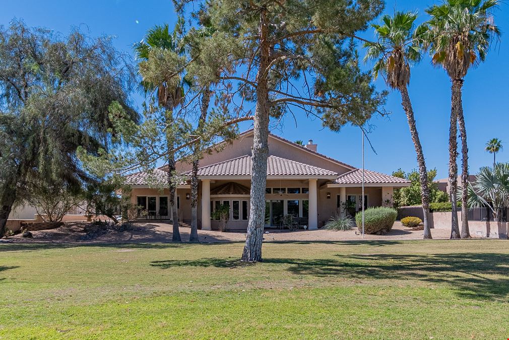 Beautiful Home Overlooking Yuma Country Club: 742 E Country Dr