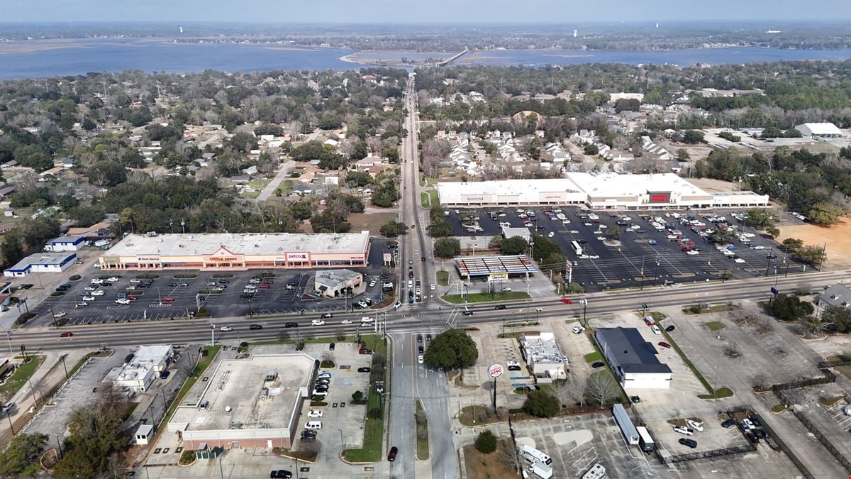 +/-7,000 SF Retail Unit in The Shoppes of Popps Ferry