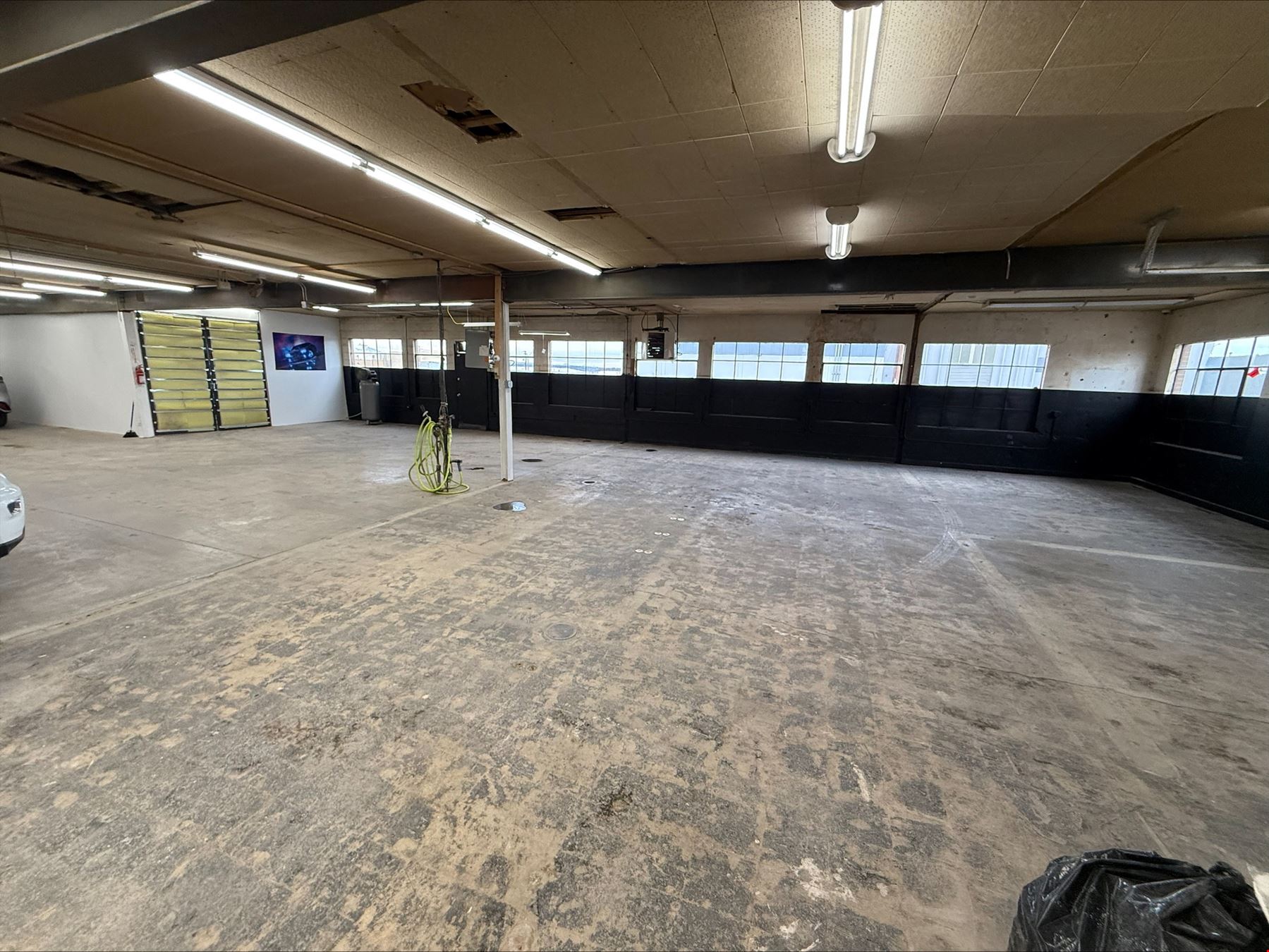Multi-Tenant Auto Industrial Buildings