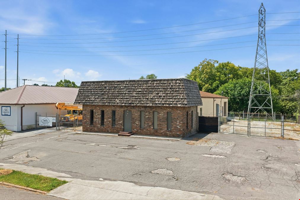 3,806 SF Office/Warehouse Flex Building