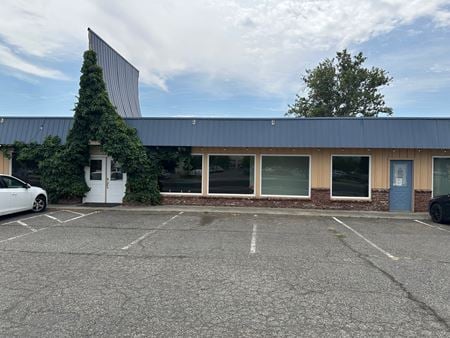 Preview of commercial space at 1177 Lee Blvd