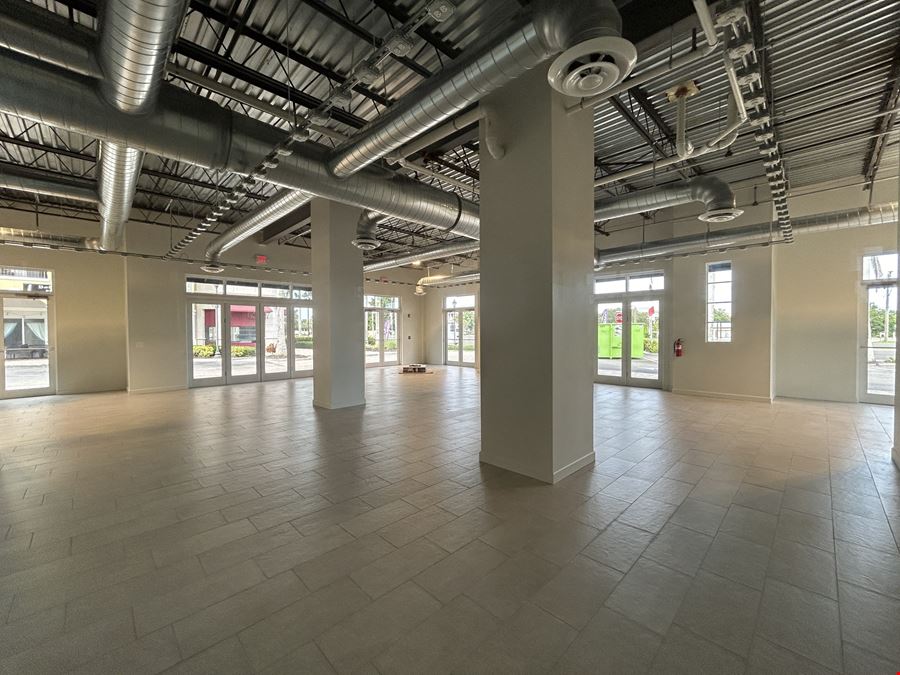 GORGEOUS NEWLY BUILT OUT RETAIL SUITE IN BAY STREET TOWNCENTER!