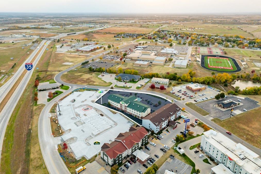 Holiday Inn Express & Suites Emporia KS