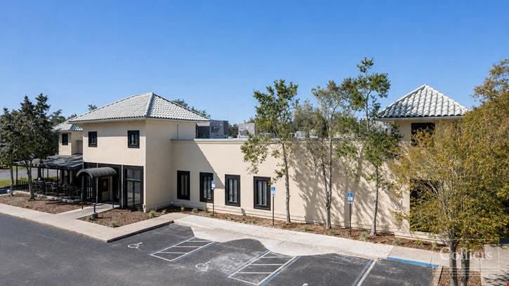 High-Profile 6,867± SF Second-Generation Restaurant | 1.52 AC | 74 Parking Spaces | I-295/Blanding Corridor
