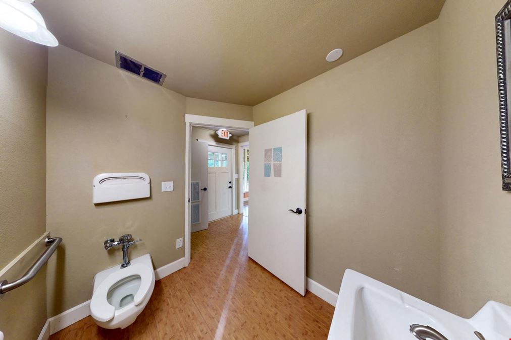 520 Lilly Rd NE #2