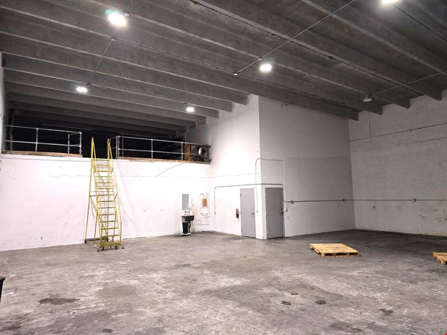 Freestanding Office/Warehouse 9,072 SQFT