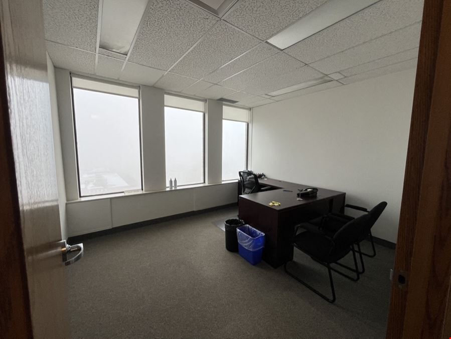 50 Queen Street N, Unit 820