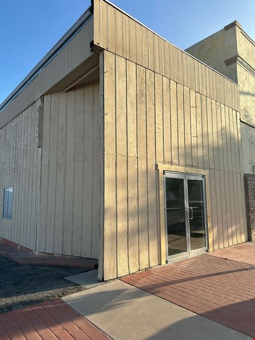 ±1,807 SF Retail Building For Sale in Taft, CA