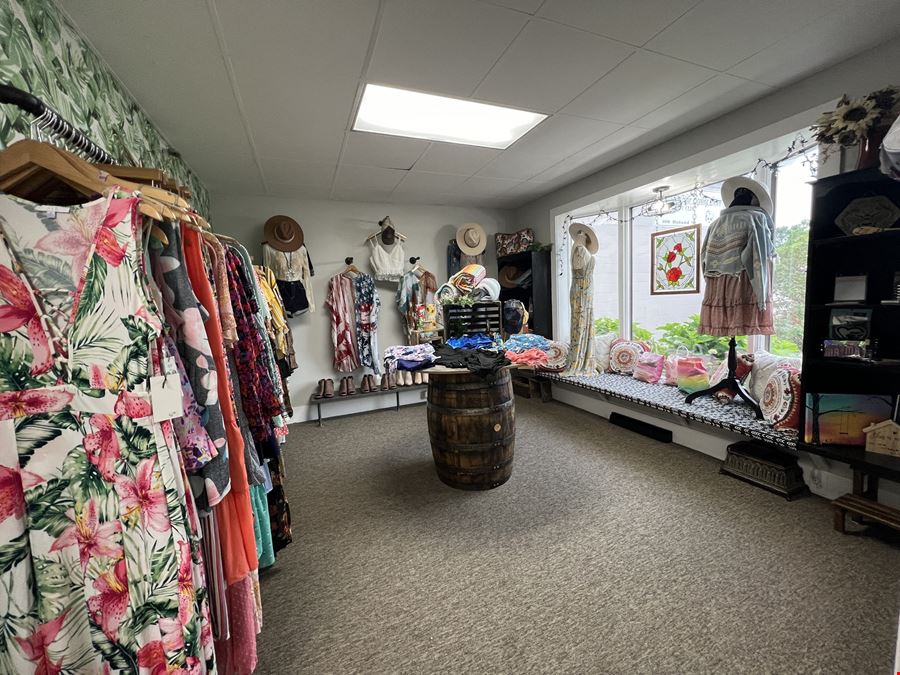 Large, updated retail building that can easily accommodate multiple tenants