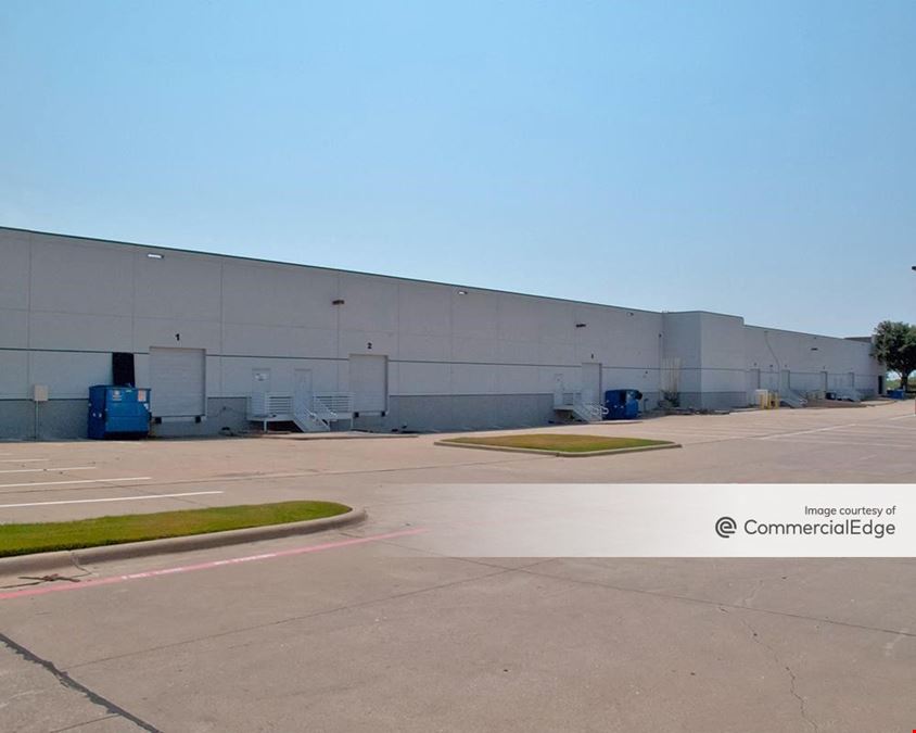 Prologis Plano Distribution Center - 2901 & 3001 Summit Avenue