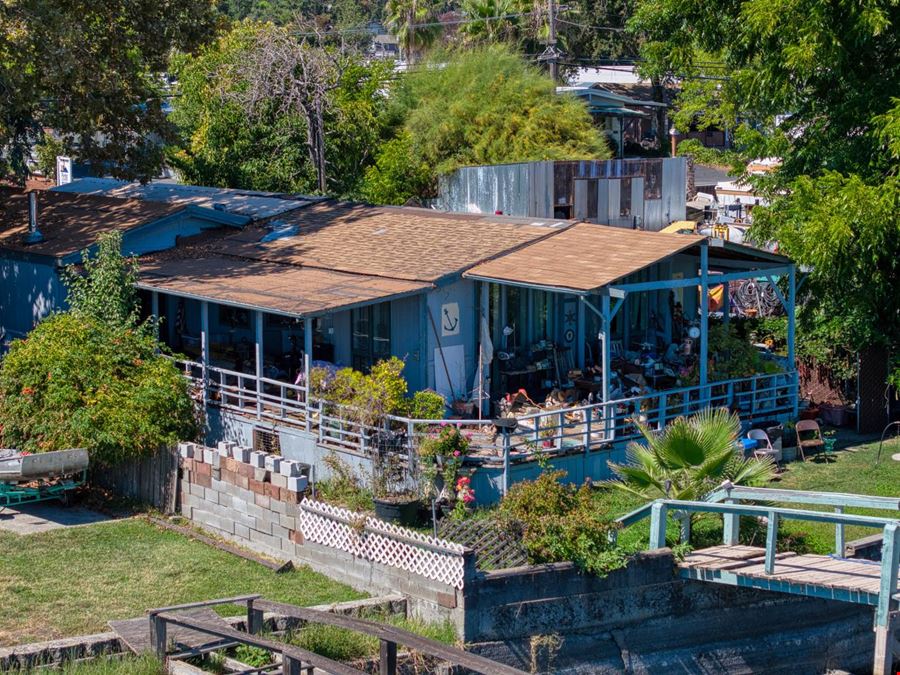 Lakeport: Lake Front Property