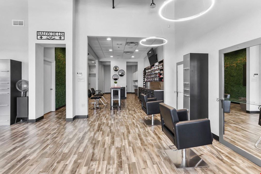 Retail Suite For Lease on Airline Hwy Strip Center