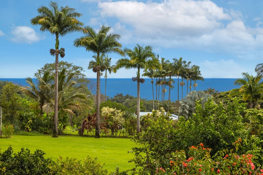 Luxurious Hawaiian Working Farm Retreat