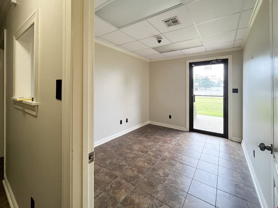Insulated Industrial Office / Warehouse Facility Near US 90