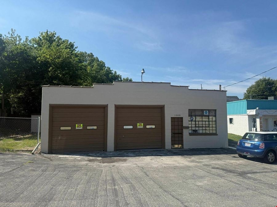 1,814 ± SF AUTO/RETAIL FOR SALE ON E. KEARNEY