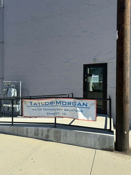 Preview of Retail space for Rent at 142 S. Commercial Ave.