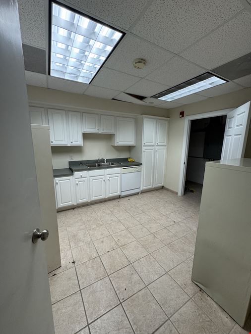 1800 Husted Rd