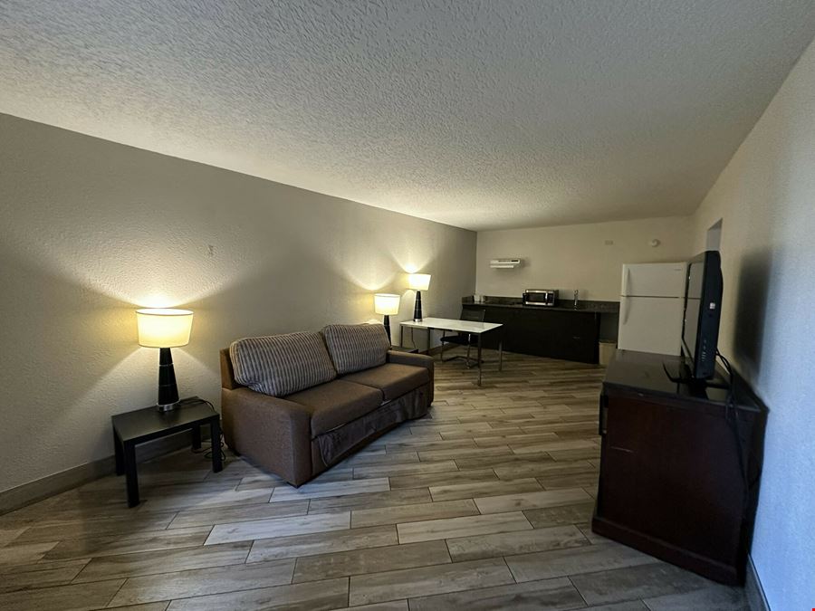 Clarion Inn & Suites Kissimmee-Lake Buena Vista South